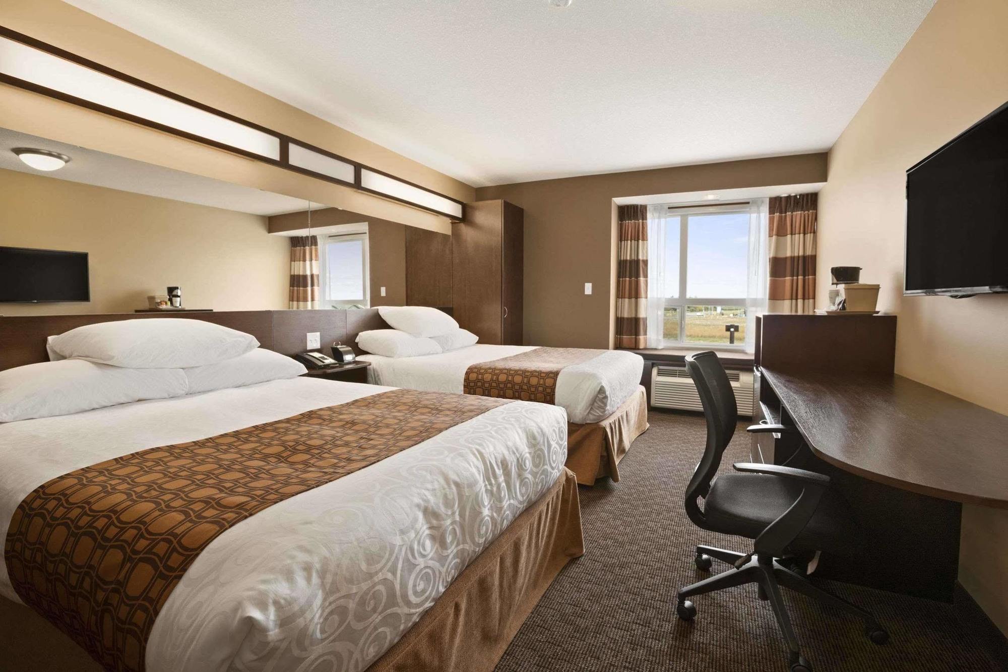Microtel Inn & Suites By Wyndham Blackfalds Экстерьер фото