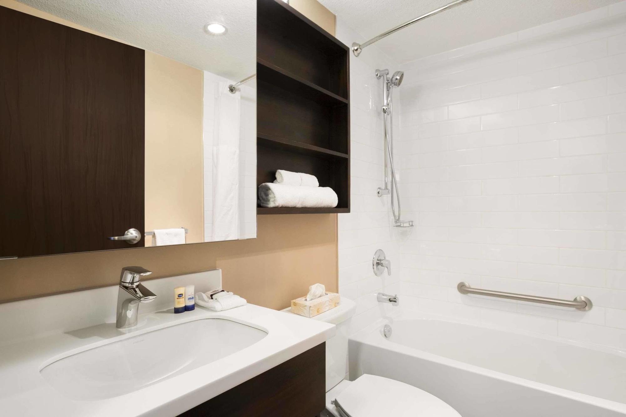Microtel Inn & Suites By Wyndham Blackfalds Экстерьер фото