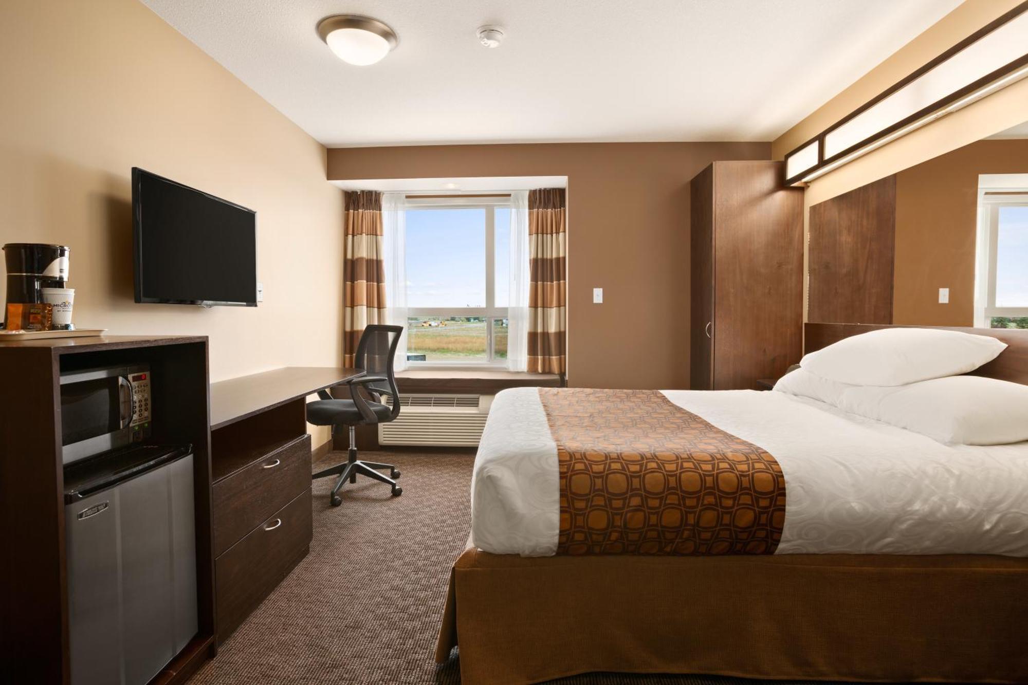 Microtel Inn & Suites By Wyndham Blackfalds Экстерьер фото
