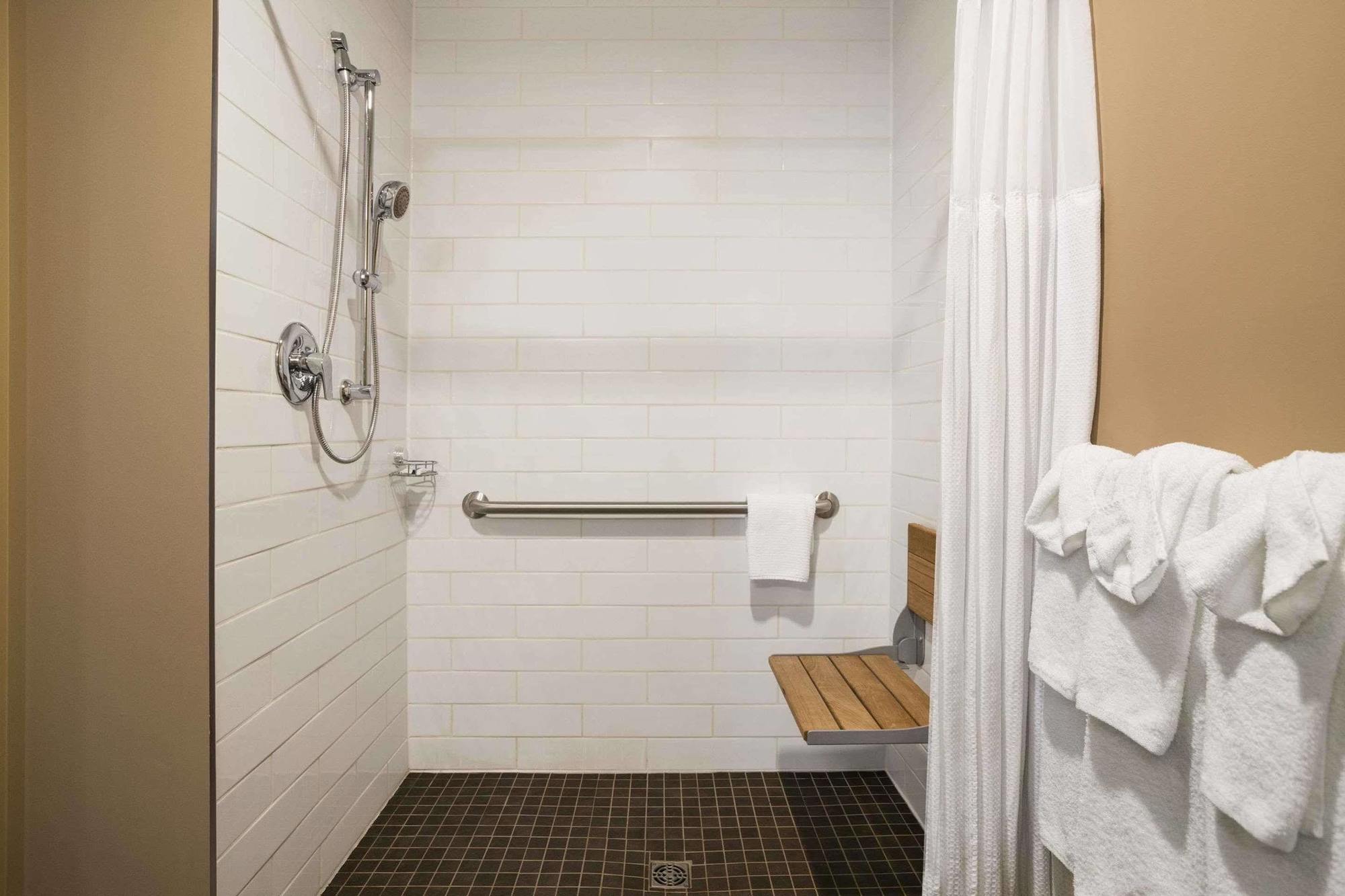 Microtel Inn & Suites By Wyndham Blackfalds Экстерьер фото