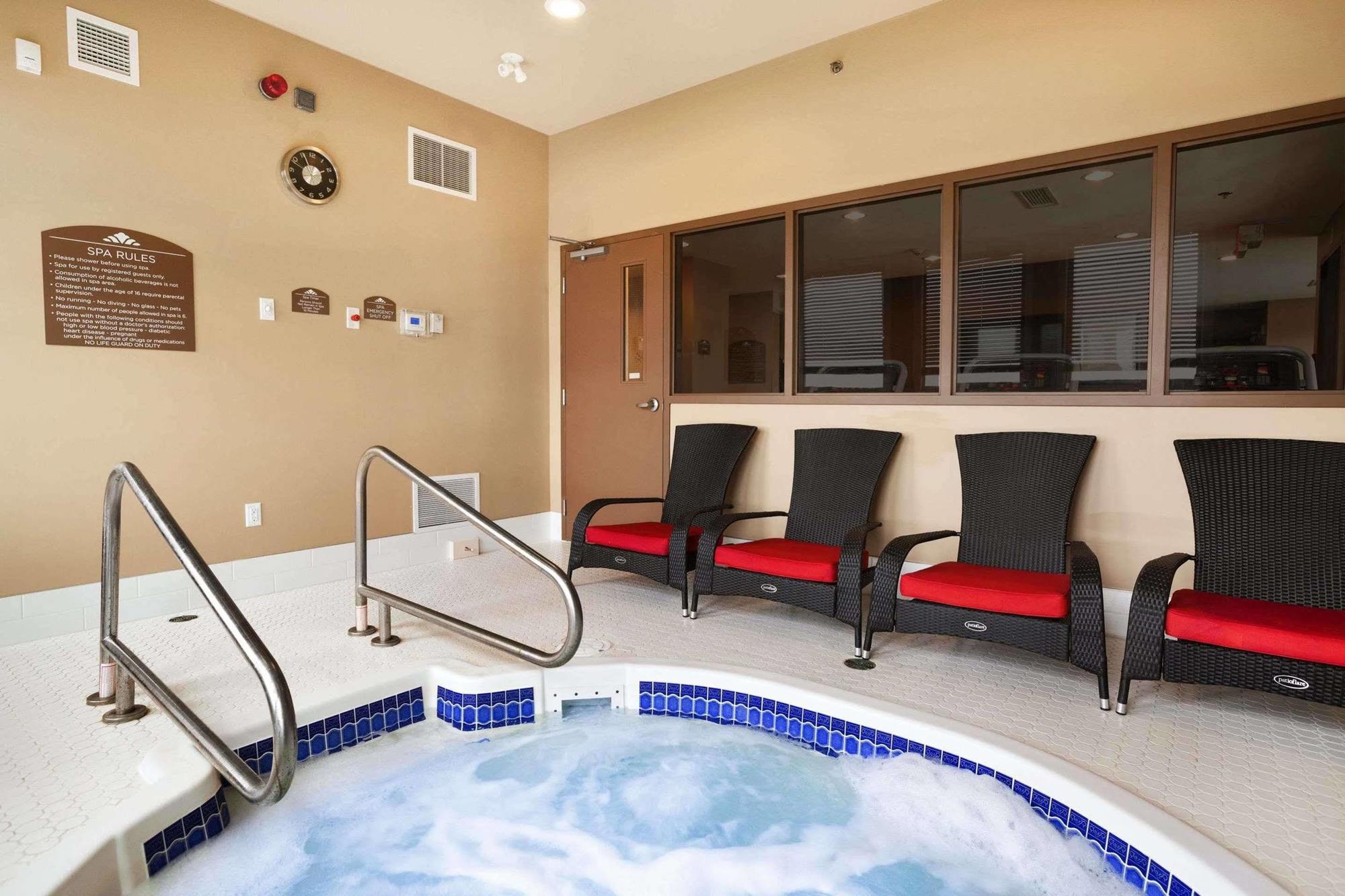 Microtel Inn & Suites By Wyndham Blackfalds Экстерьер фото