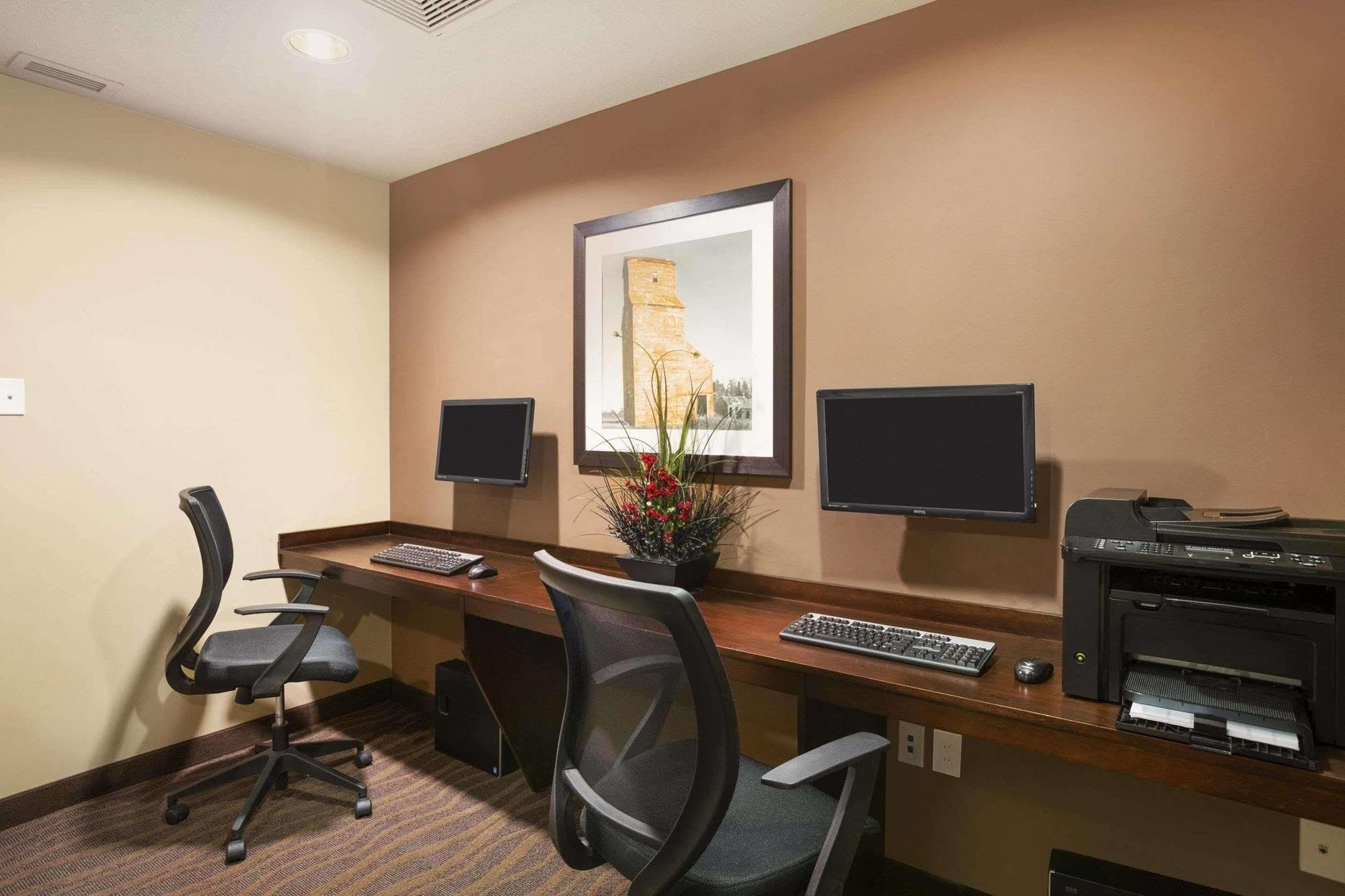 Microtel Inn & Suites By Wyndham Blackfalds Экстерьер фото