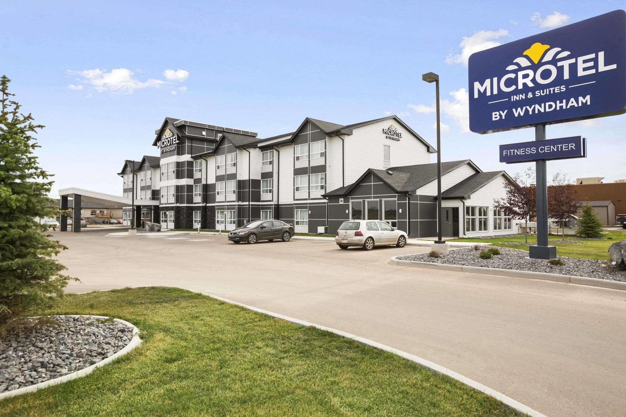 Microtel Inn & Suites By Wyndham Blackfalds Экстерьер фото